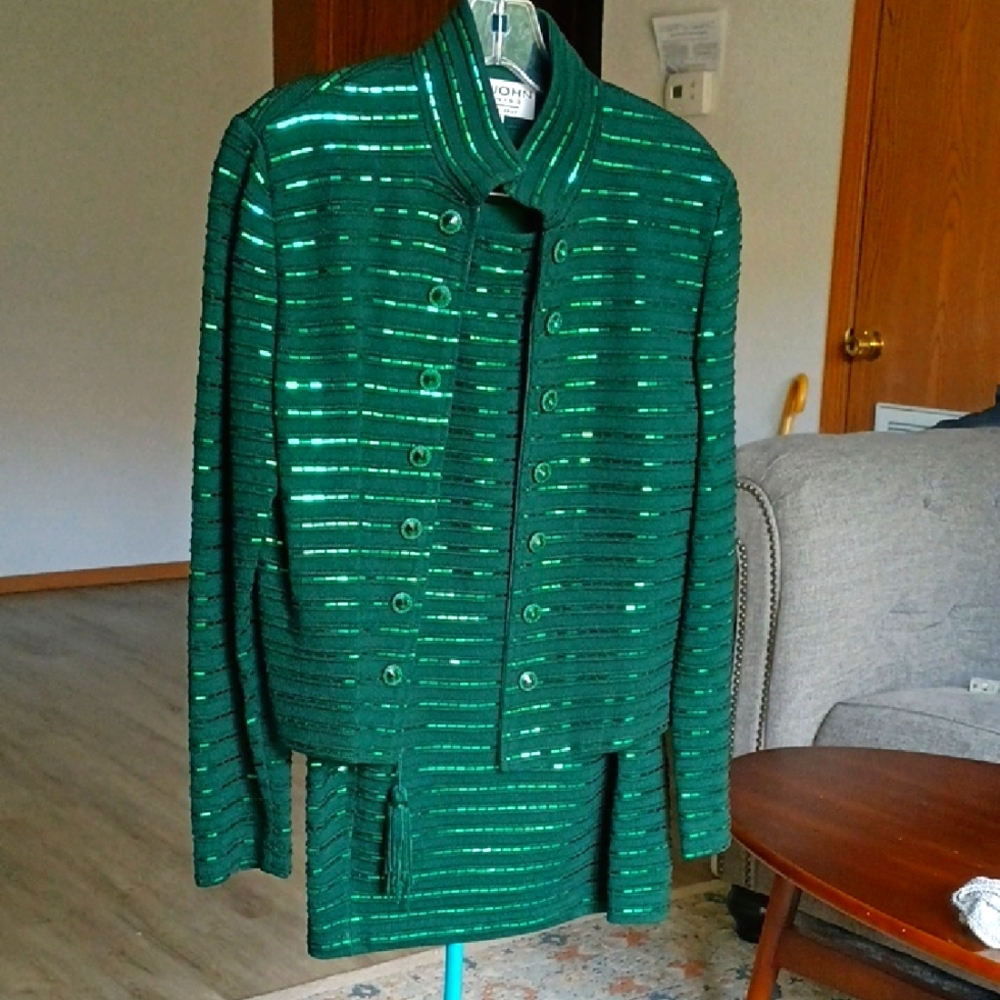 Elegant Emerald Green Skirt-Suit By St.John